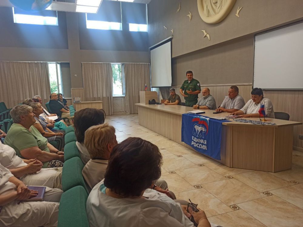 Сегодня ряды членов партии "Единая Россия" пополнили сотрудники Донецкого республиканского Центра охраны материнства и детства