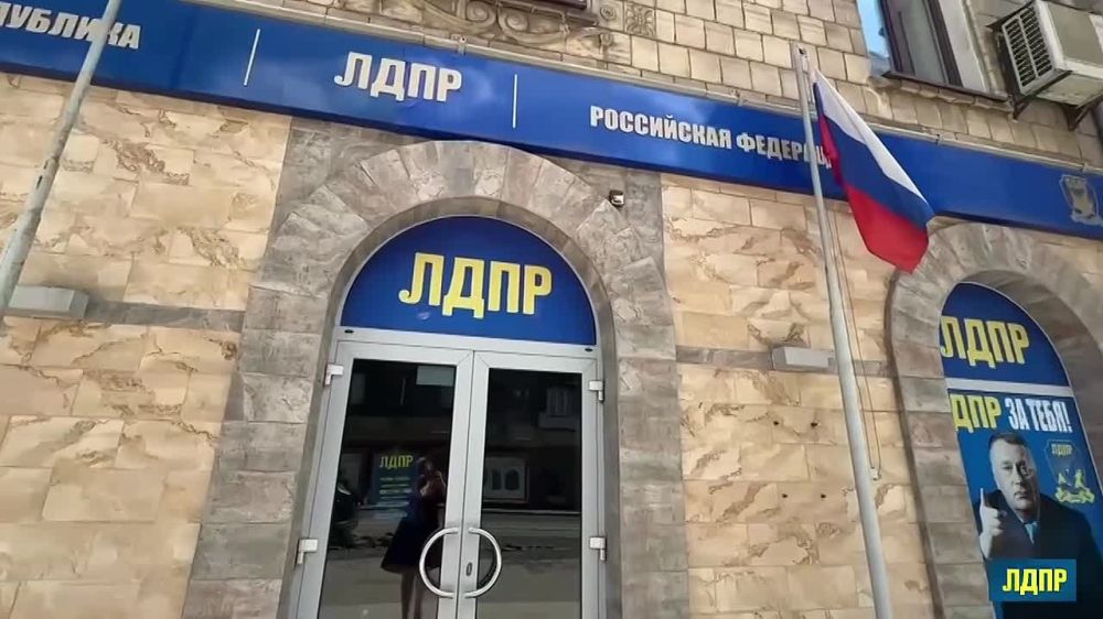 Андрей Крамар: Сегодня, проводил лекцию на тему экономическое развитие России для молодёжной организации ЛДПР в Донецкой Народной Республике