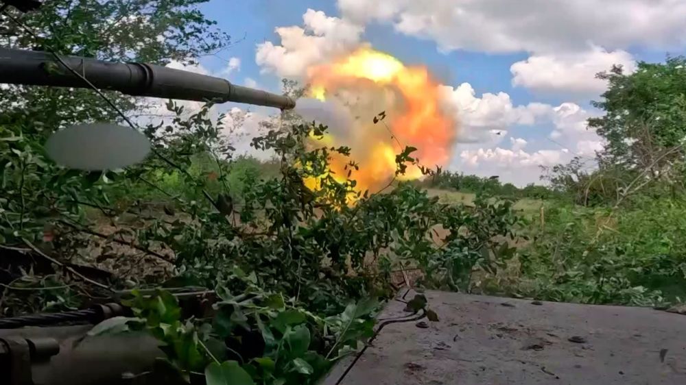 Экипажи Т-72Б3 поддержали штурмовые отряды на Донецком направлении