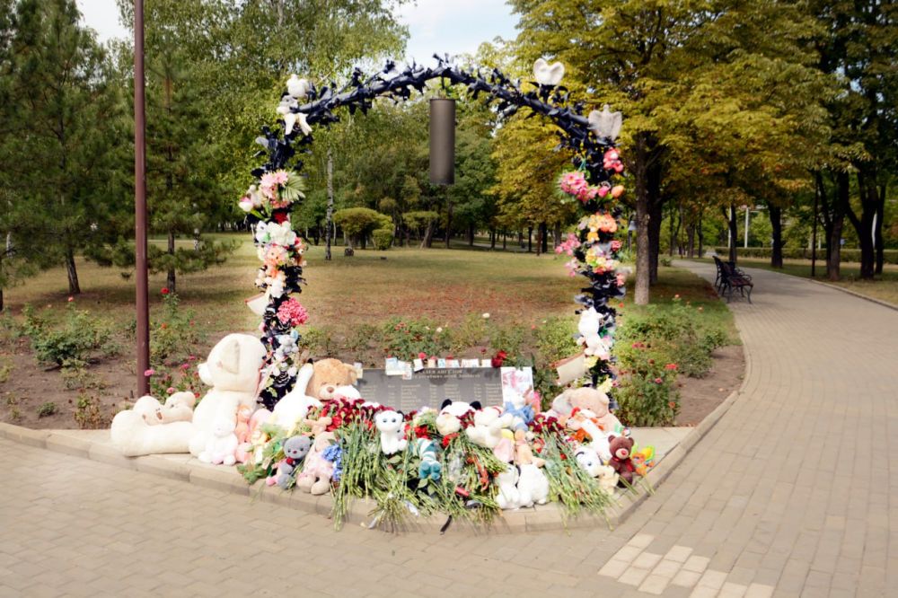 Алексей Дорофеев: Сегодня скорбный день. День памяти детей – жертв войны в Донбассе. За 10 лет конфликта от огня ВСУ в нашем регионе погибло уже более 300 малышей и подростков