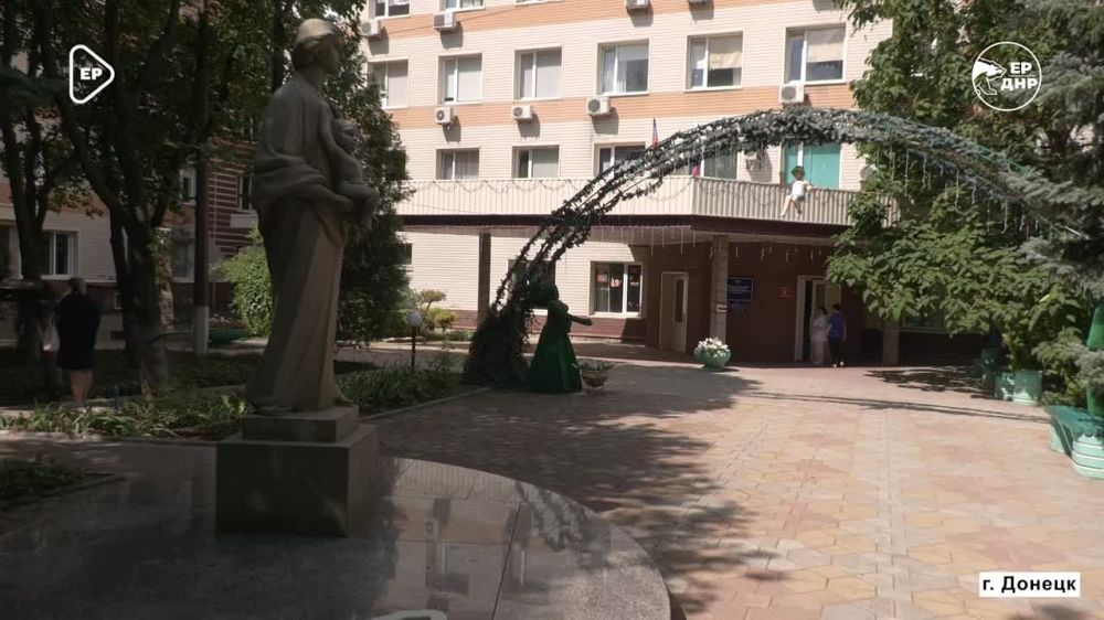 ЕР ДНР: + 87. 87 сотрудников Донецкого республиканского центра охраны материнства и детства присоединились к команде Донецкого регионального отделения Единой России