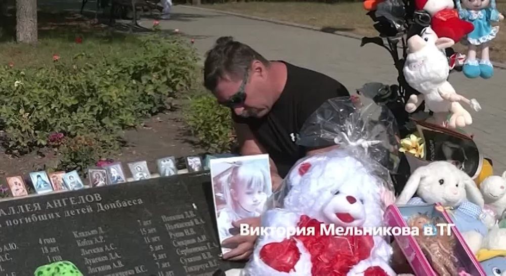 Виктория Мельникова: Отец погибшей год назад в Донецке 6-летней Илоны приходит к Аллее Ангелов каждую неделю