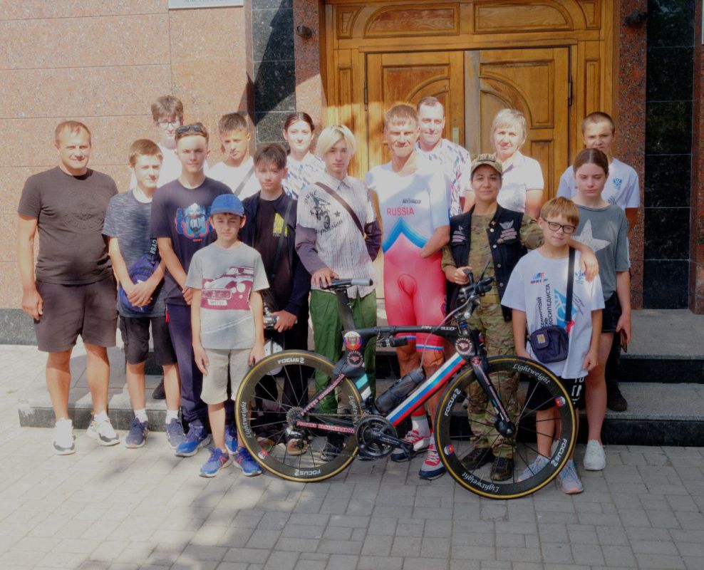 Юрий Мартынов: Сегодня в Донецке прошла встреча велосипедистов Республики с паралимпийцем, трёхкратным чемпионом мира по велоспорту - Алексеем Обыденновым