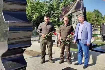 Пушилин и Кириенко возложили цветы к могилам защитников России на Аллее Героев