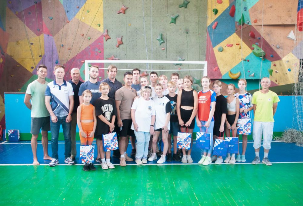 Юрий Мартынов: На этой неделе Донецкую Народную Республику посетил президент Федерации скалолазания России Дмитрий Бычков, а...