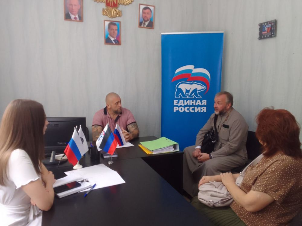Юрий Будрин: Прием граждан. 2 августа 2024 года в Кировском районе г. Донецка состоялся приём граждан в Общественной приемной Общественного Движения «Донецкая Республика» и Всероссийской политической партии Единая Россия