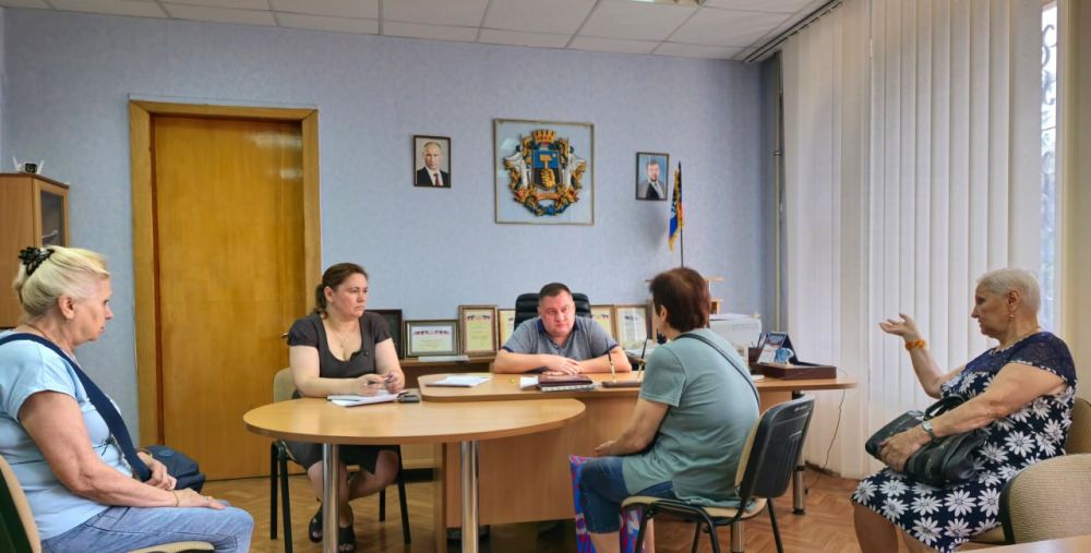 В понедельник, 5 августа, руководитель Управы Куйбышевского внутригородского района Администрации городского округа Донецк Иван Адамец провел прием граждан