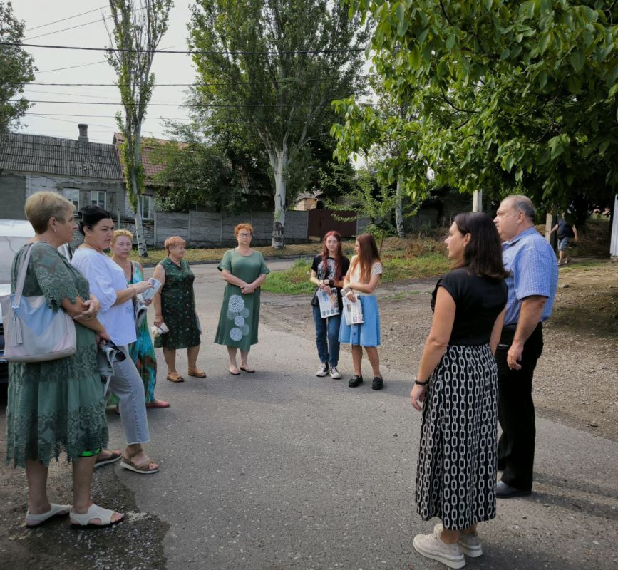 Продолжаются сходы с жителями Ленинского района города Донецка