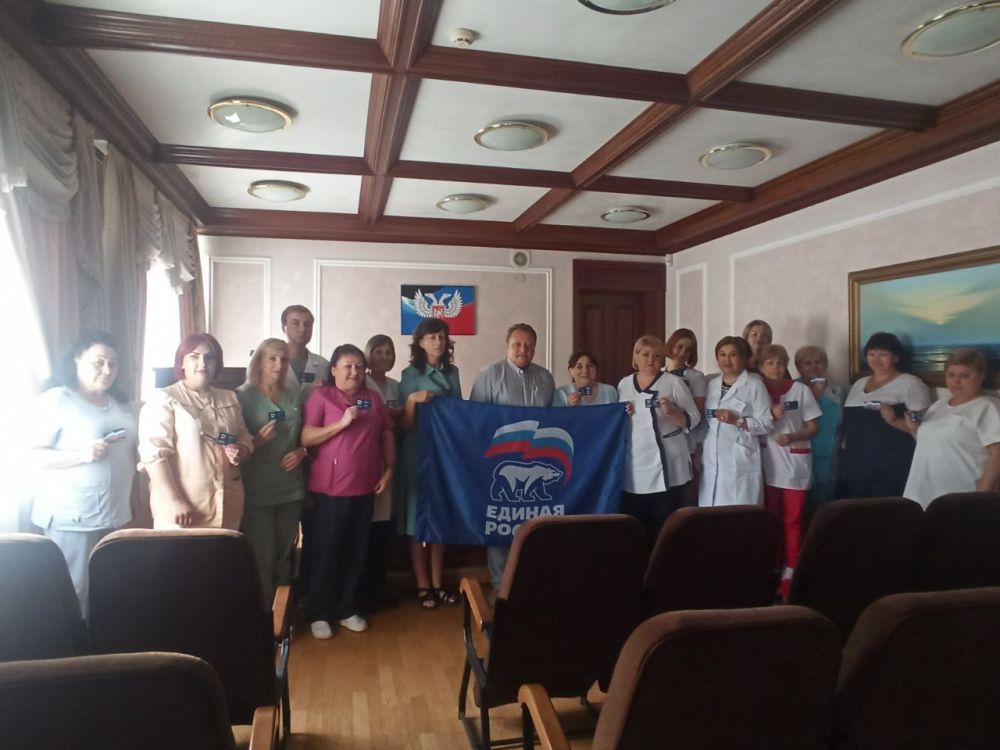 Сегодня, 7 августа, руководитель Управы Киевского внутригородского района Администрации городского округа Донецк Валентин Левченко, провел встречу с трудовым коллективом ГБУЗ ДНР «Центральная клиническая больница с поликлиникой»