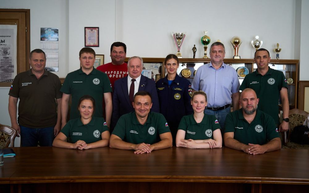 Сергей Самохин: Недавно был в родном Донецком государственном техническом университете, где состоялась встреча с делегацией Всероссийского студенческого корпуса спасателей с руководством университета