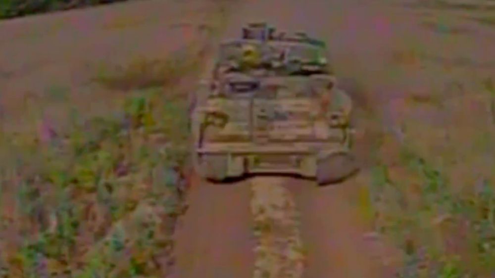 Расчеты FPV-дронов уничтожили Bradley ВСУ на Донецком направлении