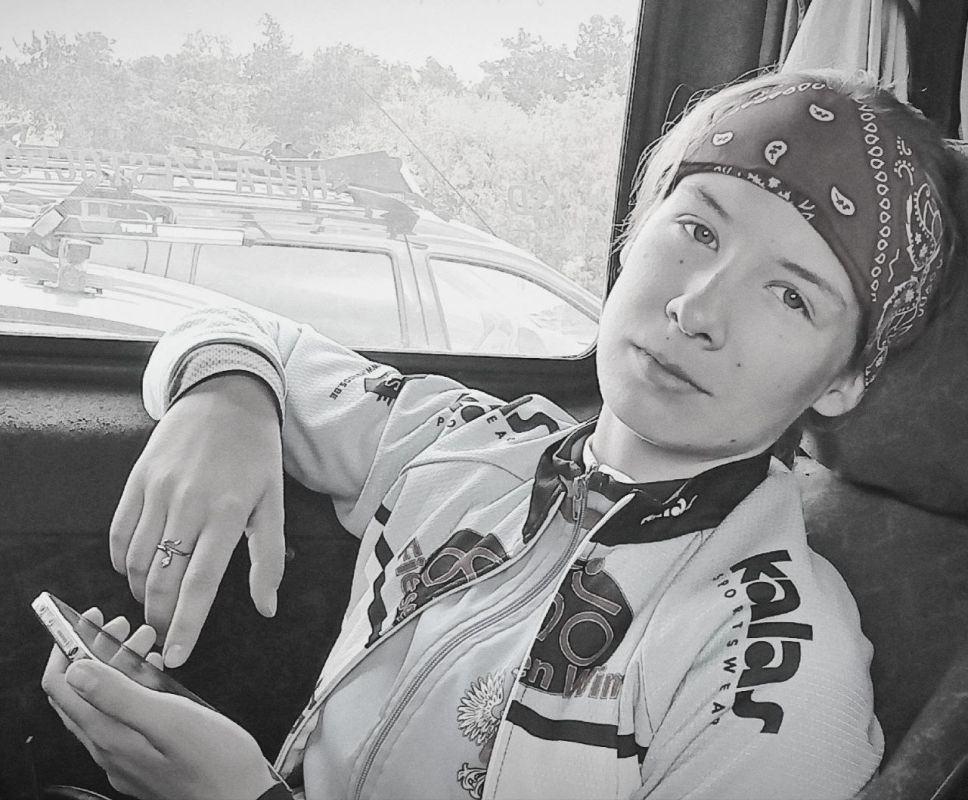 Юная велосипедистка из ДНР Дарина Самойлович скончалась в больнице от полученных травм в результате ДТП с несовершеннолетними велосипедистами в Донецке, сообщил и.о