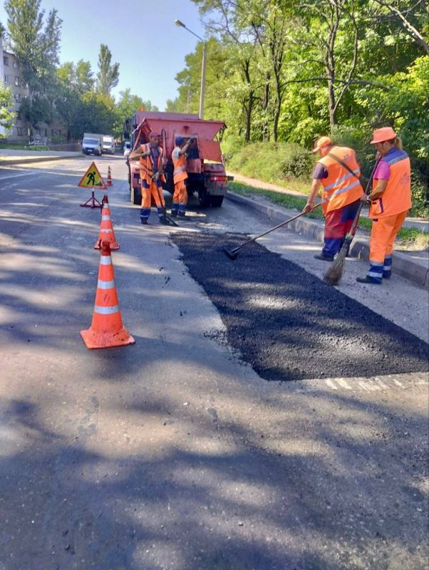 Текущий ремонт дороги по улицам Антропова и Краснооктябрьской в Будённовском районе города