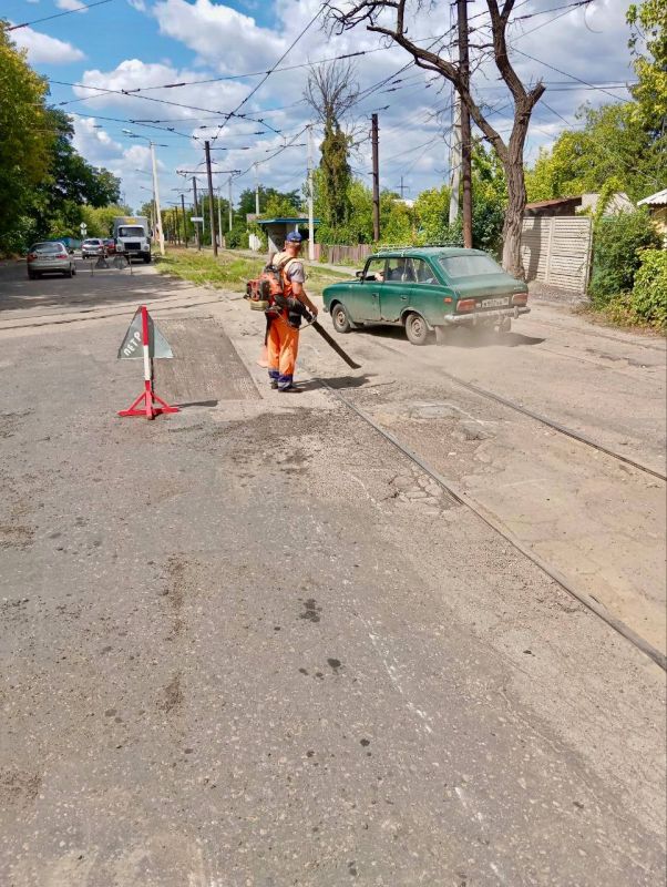 Михаил Меренков: Текущий ремонт дороги по улице Краснооктябрьской в Будённовском районе