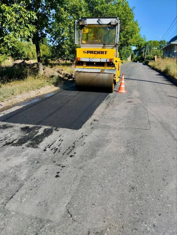 Михаил Меренков: Текущий ремонт дороги по улице Клайпеды и отсыпка обочины по улице Высотная в Будённовском районе города