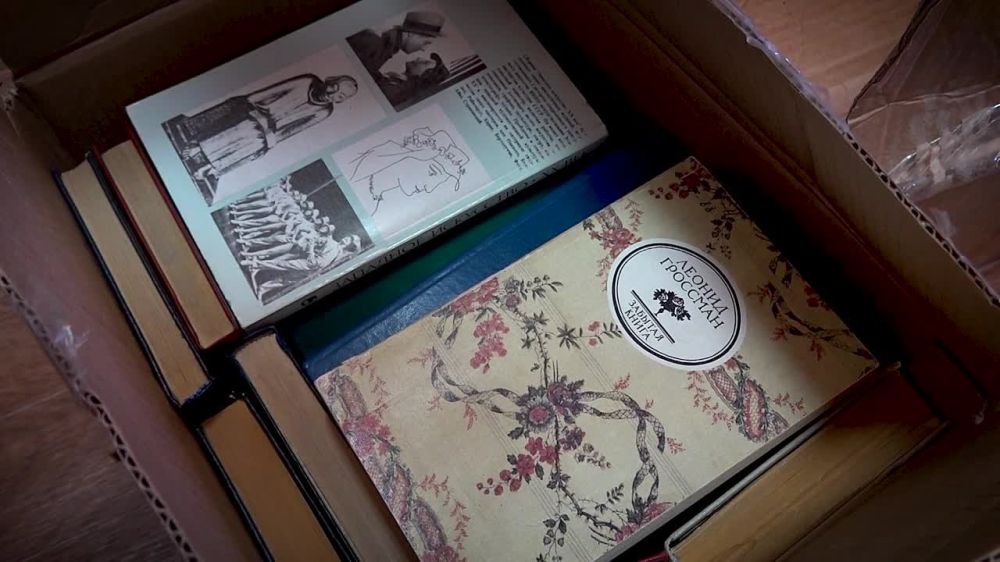 Союз театральных деятелей Хакасии передал в дар коллегам из ДНР коллекцию книг и журналов