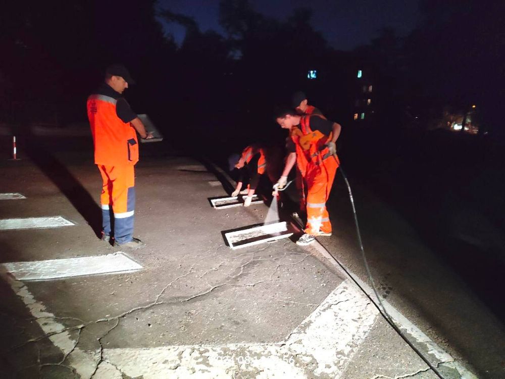 Михаил Меренков: МУП АГД ДРСУ продолжает выполнять работы по нанесению дорожной разметки в ночное время суток