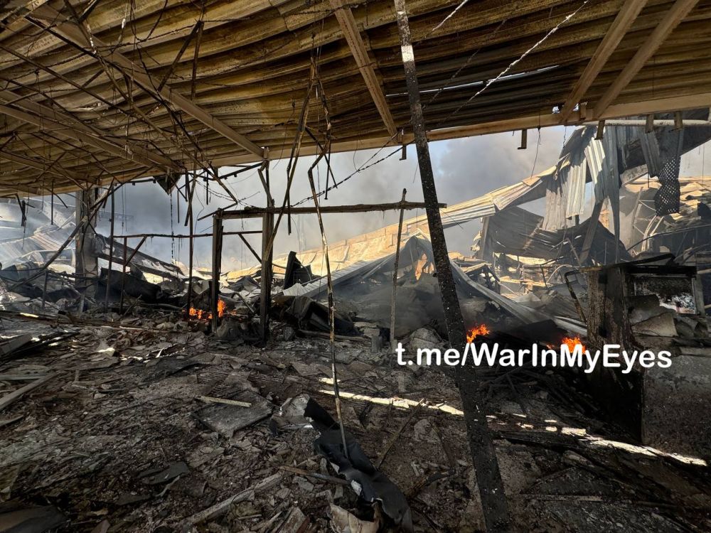 ВСУ нанесли тяжёлые удары по торговому центру с людьми в Донецке