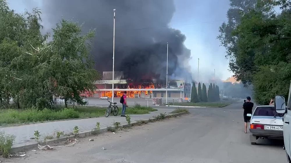 Марина Ахмедова: ВСУ ударили по ТЦ "Галактика" в Донецке