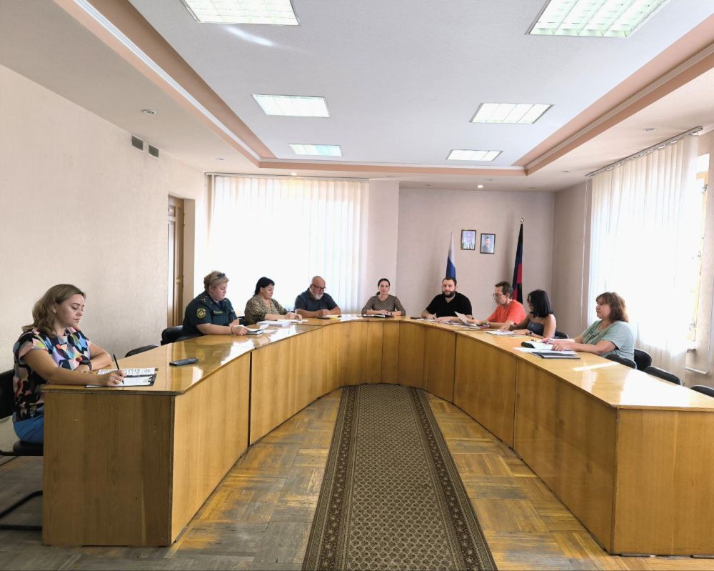 Сегодня, 21 августа, Руководитель Управы Ленинского внутригородского района Администрации городского округа Донецк Татьяна Темникова провела расширенное аппаратное совещани