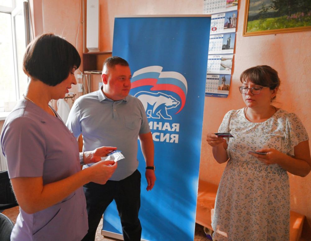 Иван Адамец: В Куйбышевском районе города Донецка состоялось вручение партийных билетов «ЕДИНАЯ РОССИЯ»