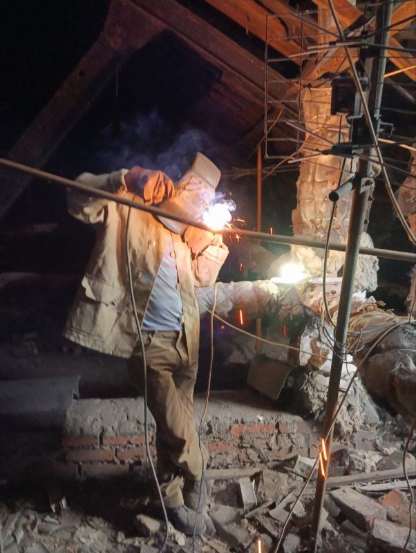 Юрий Будрин: Сегодня, 27 августа, в Кировском районе организация ООО "Мастеркласс" согласно мероприятий подготовки жилого фонда к эксплуатации в осенне-зимний период провели плановые работы по адресу: ул. Коксохимическая, 6