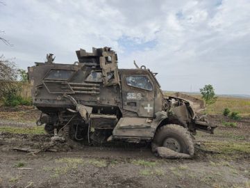 НАТОвский металлолом.. Фото уничтоженного бронеавтомобиля International M1124 MaxxPro на Донецком направлении