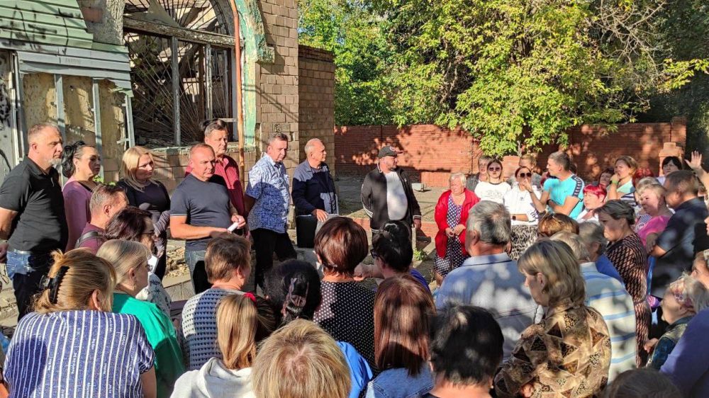 Михаил Меренков: В среду, 26 сентября, прошла встреча с населением на территории микрорайона «Ново-Мушкетово», где жители смогли задать интересующие вопросы и получить ответы от представителей профильных организаций