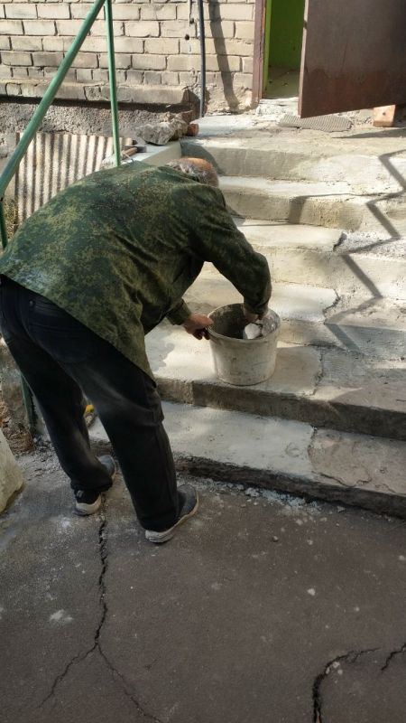 Юрий Будрин: Сегодня, 27 сентября, в Кировском районе персоналом управляющей компаниия ООО "Мастеркласс" были проведены плановые работы согласно мероприятий по подготовке жилого фонда к эксплуатации в осенне-зимний период