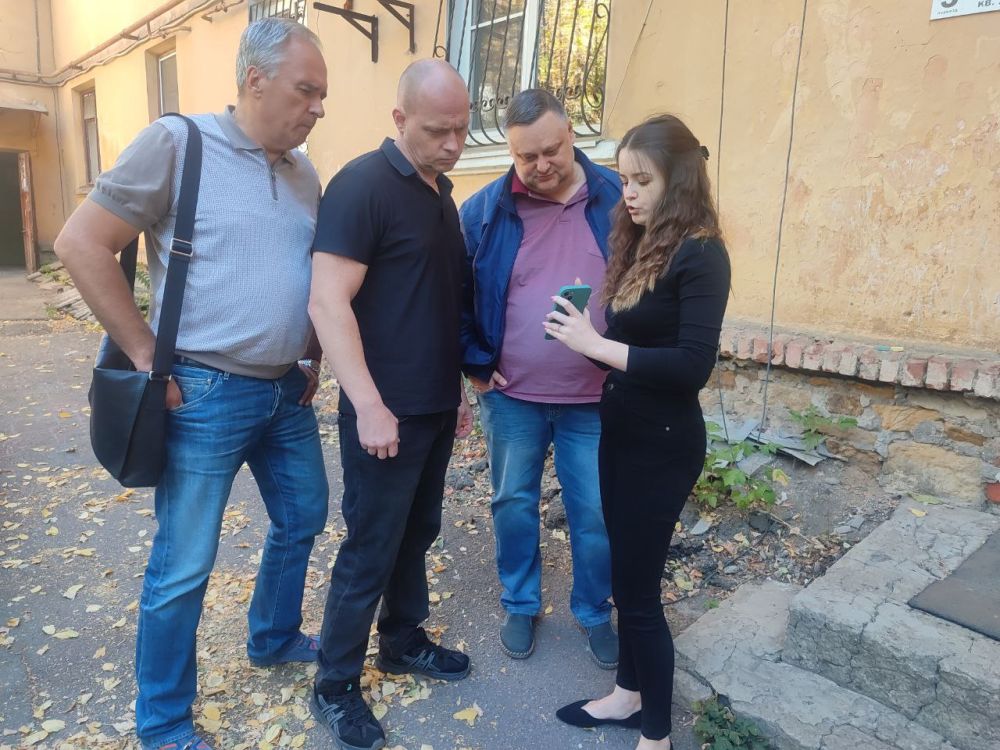 Иван Адамец: 27 сентября в Куйбышевском районе была проведена встреча по обращению жителя об обследовании дома по улице Валерия Арсенова, д. 22