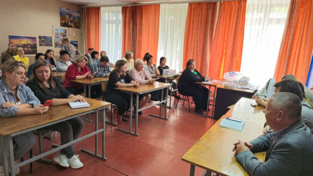 Руководитель Управы Куйбышевского внутригородского района Иван Адамец и депутаты Донецкого городского совета Герман Полунин...