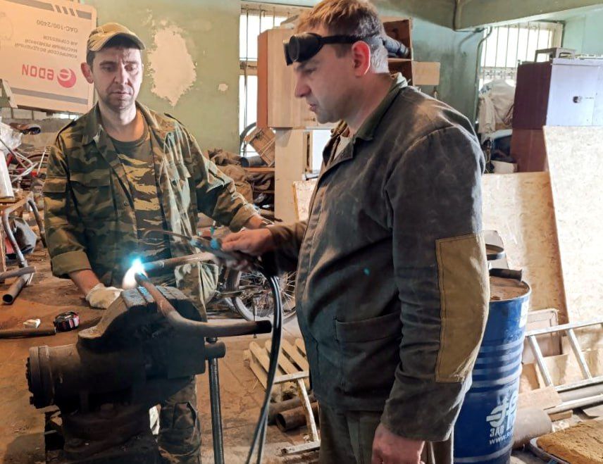 Иван Адамец: Специалисты ВКС №7 ПУ «Донецкводоканал» ГУП ДНР «Вода Донбасса», МУП АГД «УК Куйбышевского района» и районного филиала «Донецктеплосеть» продолжают выполнять ремонтные работы в Куйбышевском районе