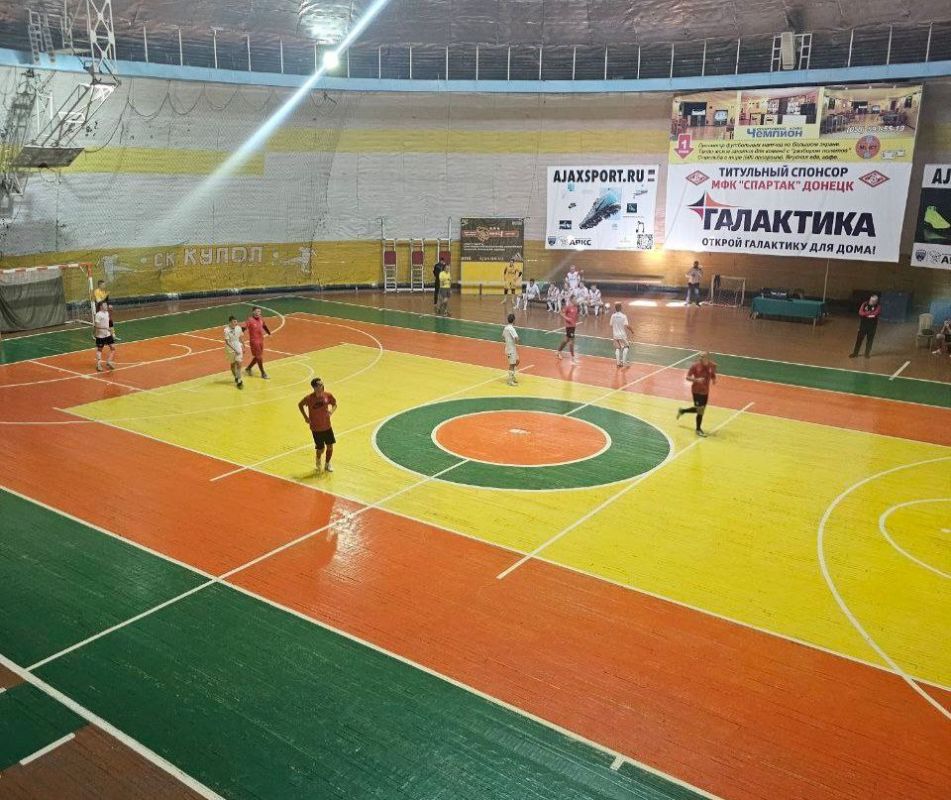 Юрий Мартынов: Сегодня посетил товарищеский матч по мини-футболу между донецкими командами "Гвардеец" и "Спартак"