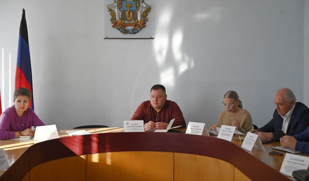 Руководитель Управы Куйбышевского внутригородского района Администрации городского округа Донецк Иван Адамец провел аппаратное совещание