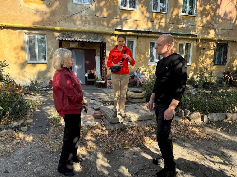 Иван Адамец: 11 октября в Куйбышевском районе была проведена встреча по обращению жителя о работах по восстановлению наружного конструктива дома по адресу: ул.Цимлянская, 14