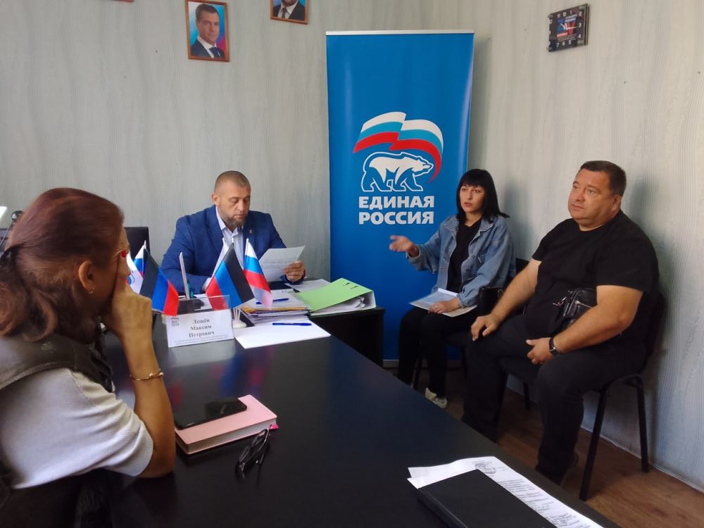 Юрий Будрин: Прием граждан. 11 октября 2024 года в Кировском районе г. Донецка состоялся приём граждан в Общественной приемной Общественного Движения «Донецкая Республика» и Всероссийской политической партии Единая Россия