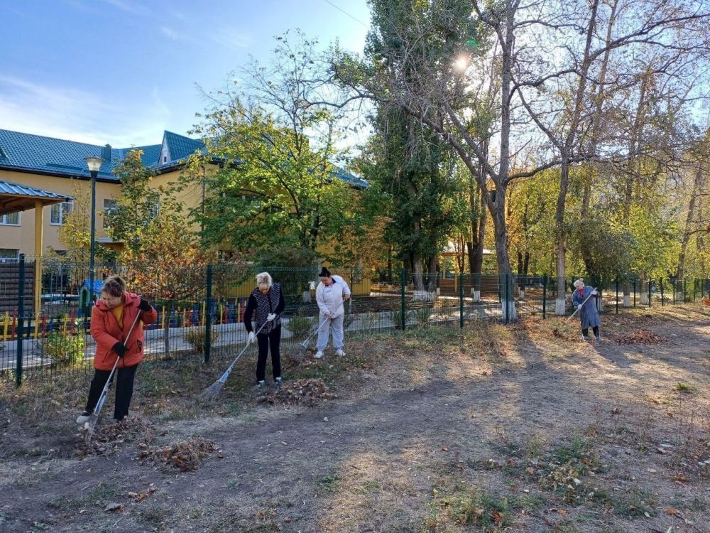 Юрий Будрин: Радует активная позиция сотрудников образовательных учреждений и жителей Кировского района, которые так же поучаствовали сегодня в общерегиональном субботнике !