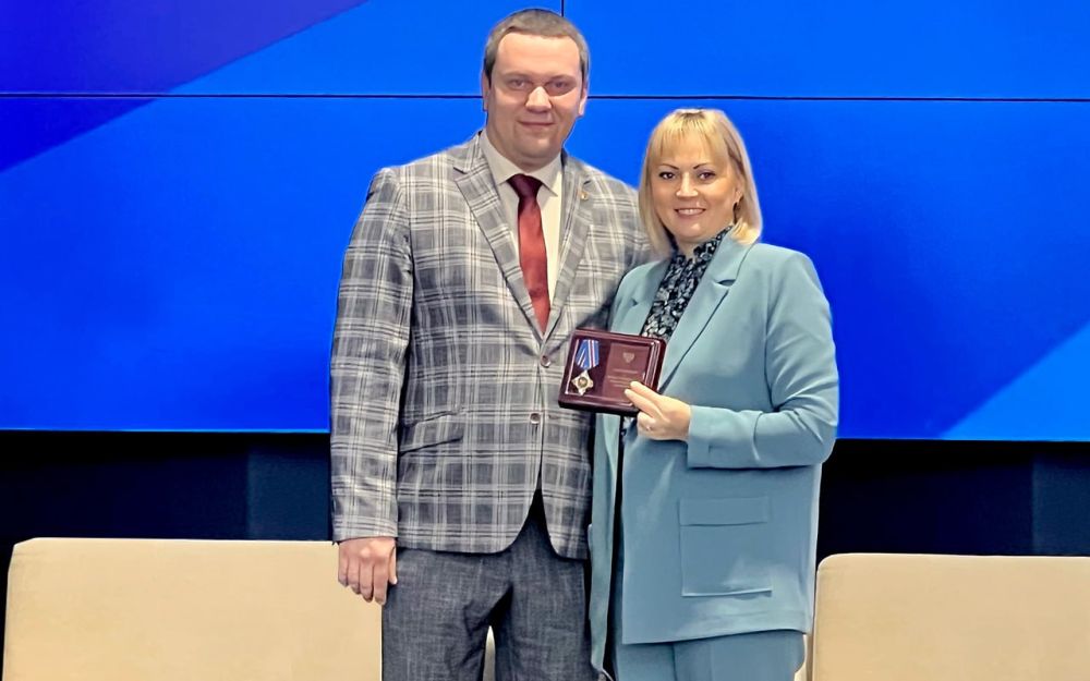 Олег Трофимов: По поручению Главы Донецкой Народной Республики Дениса Владимировича Пушилина вручил заместителю Министра...