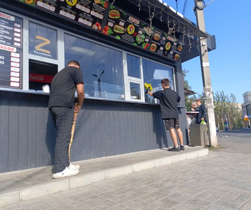 Юрий Будрин: Сегодня, 17 октября 2024 года, в рамках проведения мероприятия "Чистый четверг" сотрудники "Гриль Маркет" и директор магазина "Фаворит" выполнили работы следующим адресам :