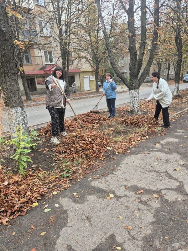 Василий Ткачук: Сотрудники предприятий, учреждений и организаций Калининского внутригородского района города Донецка присоединились к экологической акции "Чистый четверг"