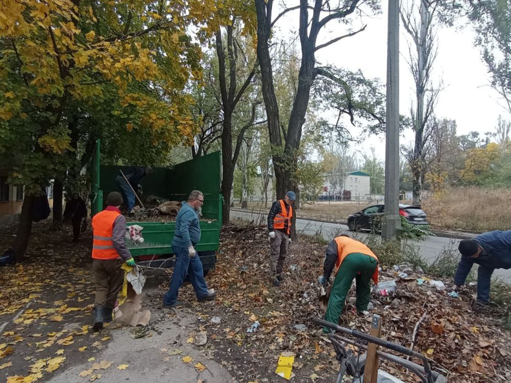 Василий Ткачук: Сегодня, в рамках экологической акции "Чистый четверг", МУП АГД "Управляющая компания Калининского района...