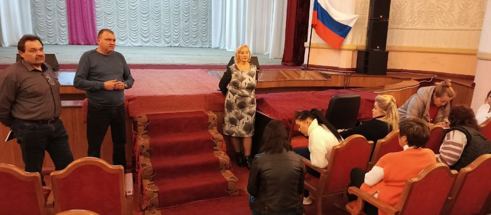 Юрий Будрин: Сегодня, 23 октября 2024 года в Муниципальном бюджетном учреждении «Дворец культуры им. И.Франко г. Донецка» прошла встреча с трудовым коллективом