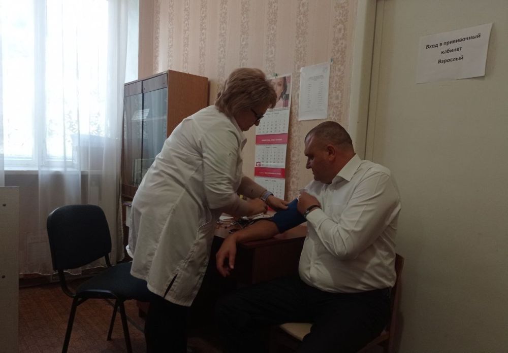 Юрий Будрин: Сегодня 29.10.2024 руководитель Управы Кировского внутригородского района Администрации городского округа Донецк ДНР Алексей Дмитрюк принял участие в вакцинации, подавая пример жителям района