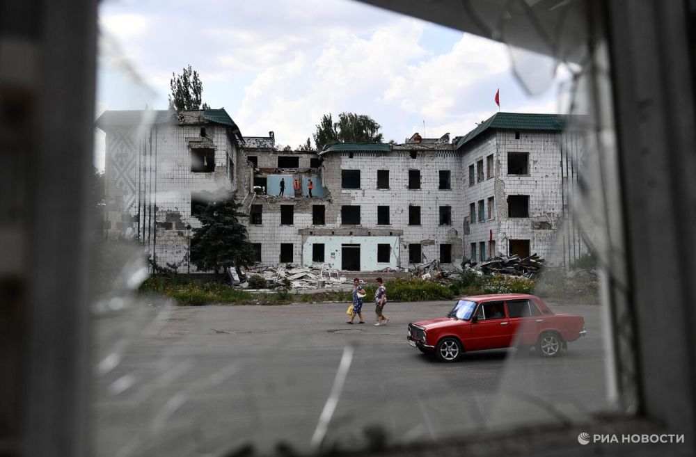 В Волновахскую горбольницу передали бронированную "скорую"