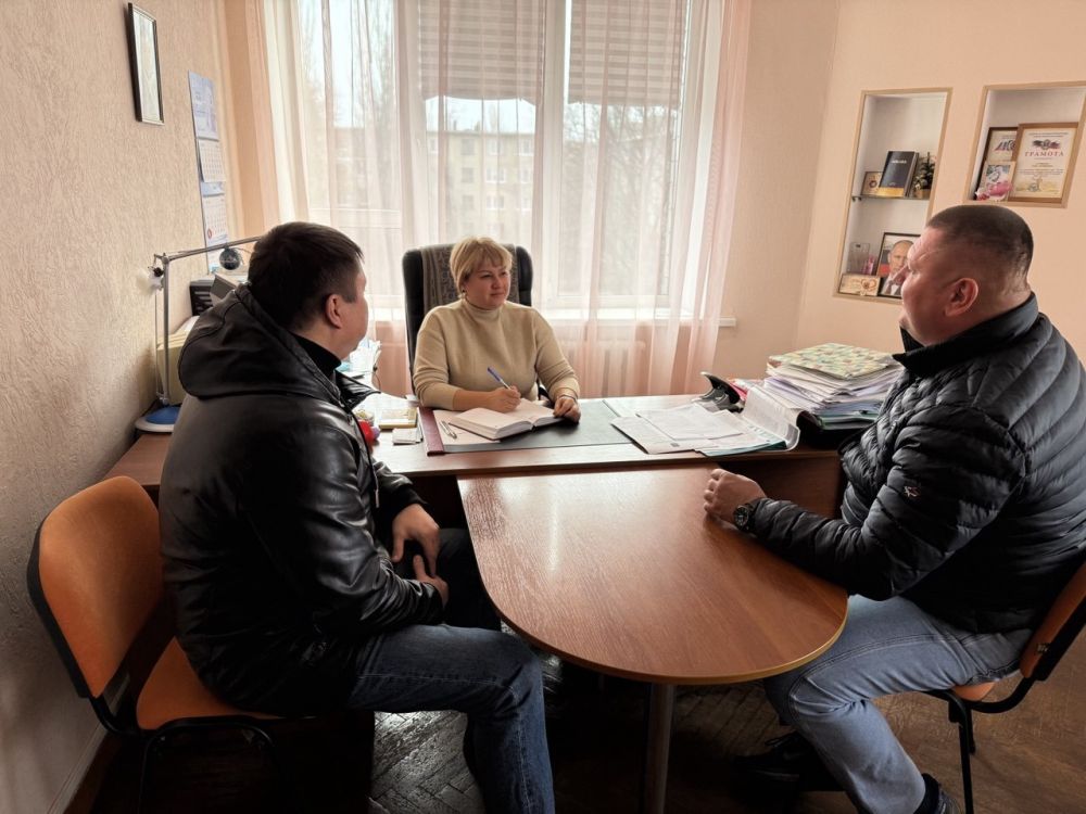 Наталья Бегуненко: Сегодня, 29 ноября, заместитель руководителя Управы Петровского внутригородского района Администрации городского округа Донецк Елена Леонидовна Суржикова провёла еженедельный приём жителей района