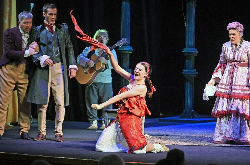 Донецкая муздрама выпустит комедию «Женитьба» в цифровом формате