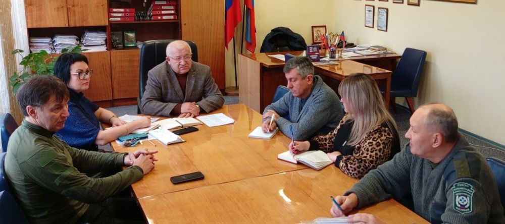 Наталья Бегуненко: Сегодня, 2 декабря, первый заместитель руководителя Управы Петровского внутригородского района Администрации городского округа Донецк Плахутин Юрий Иванович провел рабочее совещание при участии депутата...