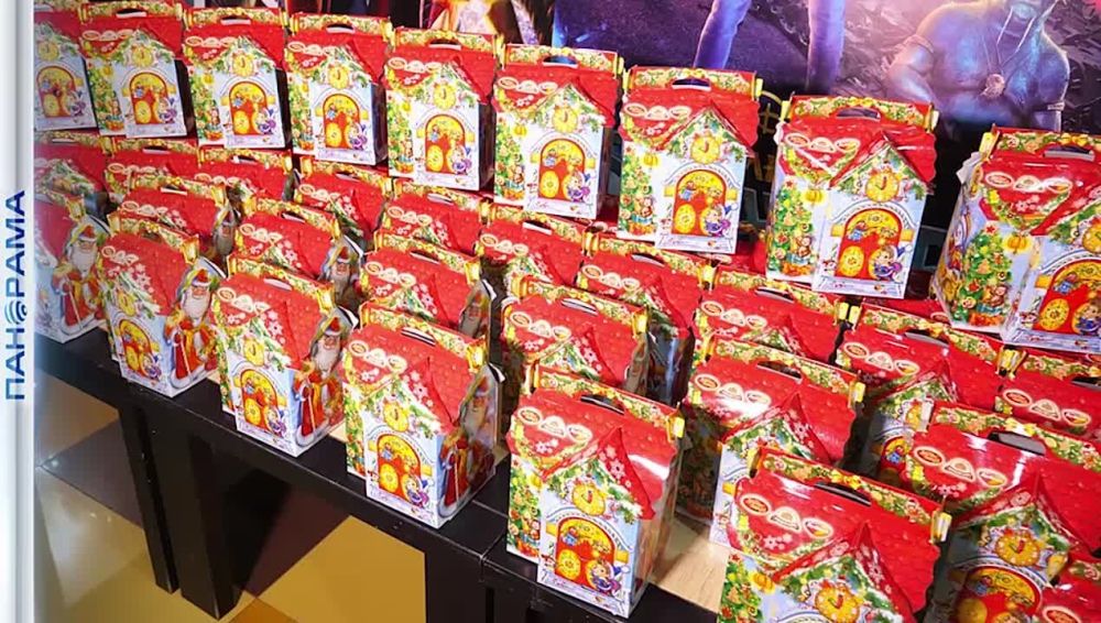 Мультфильмы и новогодние подарки для детей военнослужащих в стенах донецкого кинотеатра! Развлекательная программа под патронатом председателя Народного Совета ДНР Константина Кузьмина