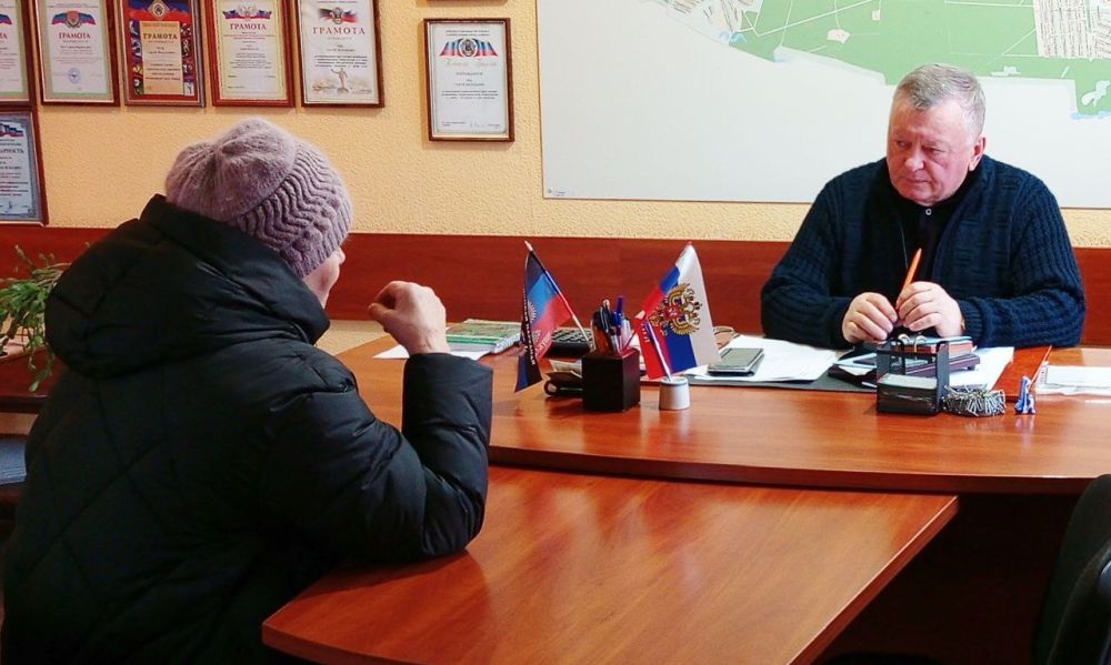 Наталья Бегуненко: Сегодня, 3 декабря, заместитель руководителя Управы Петровского внутригородского района Администрации городского округа Донецк Сергей Васильевич Чуб провёл еженедельный приём жителей района