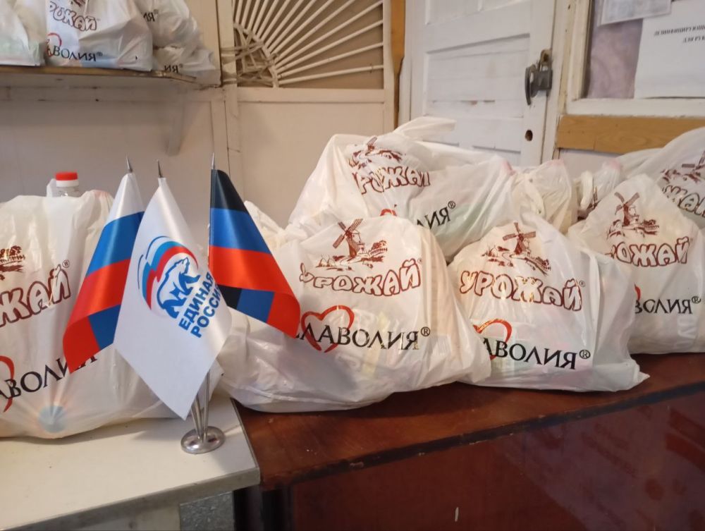 Василий Ткачук: Сегодня, 3 декабря, в рамках проведения проекта «Единая страна - доступная среда» партии «Единая Россия» совместно с генеральным директором ООО «ТМ Урожай» Сергеем Дейнека вручил подарки в виде продуктовых...